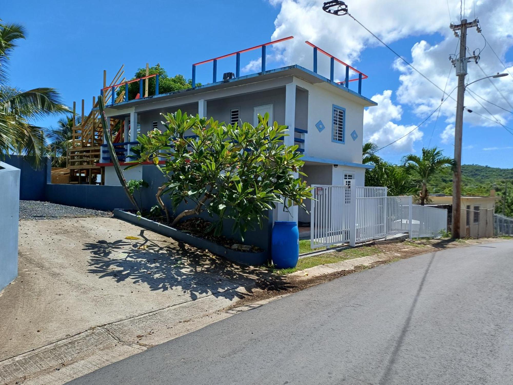 Rooster Run Glamping Camping Has Rooftop And Off The Ground Glamping Experience For 1 To 16 In A Single Tent And Views Of The Rain Forrest And To Culebra Across The Atlantic Ocean W Tents, Linens, Deluxe Air Beds, Warm Shower And More At A Great Pric Вьекес Экстерьер фото