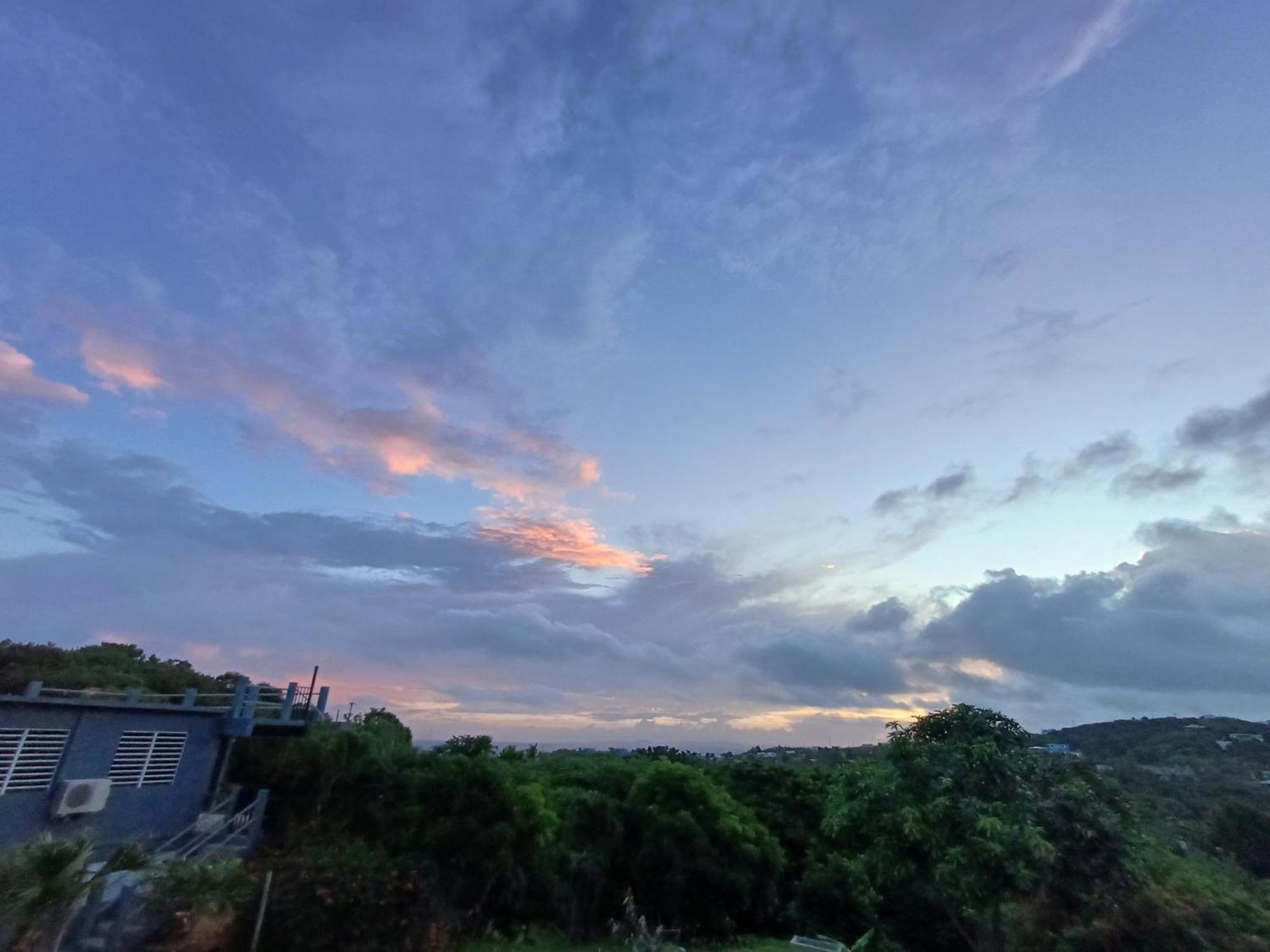 Rooster Run Glamping Camping Has Rooftop And Off The Ground Glamping Experience For 1 To 16 In A Single Tent And Views Of The Rain Forrest And To Culebra Across The Atlantic Ocean W Tents, Linens, Deluxe Air Beds, Warm Shower And More At A Great Pric Вьекес Экстерьер фото
